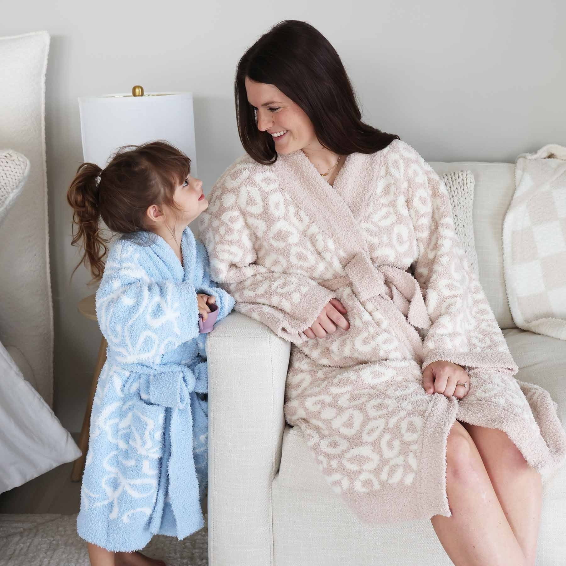 CuddleLaneTM Adult Robe | Leopard